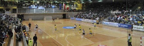 2000 gledalcev na tekmi 1. SFL med ekipa KMN Bronx : Izola