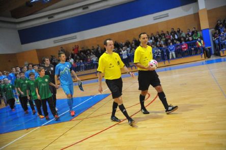 Sodnika Bubulj in Nikolič Foto: D.P. www.futsal.si