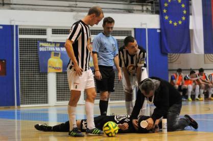 Polfinalna tekma Dobovec - Maribor; sodnik Aleš  Perič Močnik