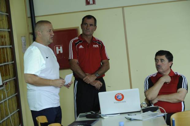 g.Borošak (v sredini)