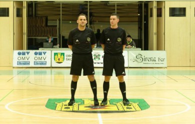 Jernej Petek na debitanski tekmi 2.SFL, poleg Uroš Hozjan (foto: FSK Stripy)